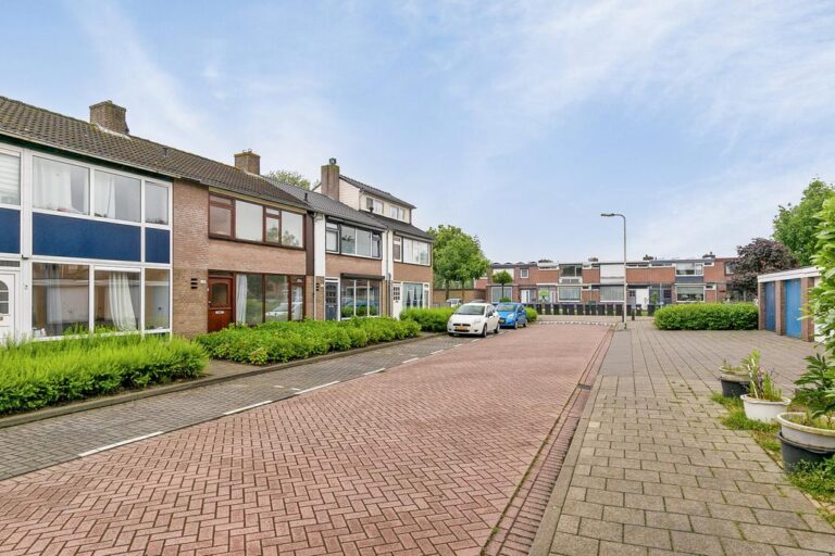 Roosendaal – Van Goghlaan 248 – Foto