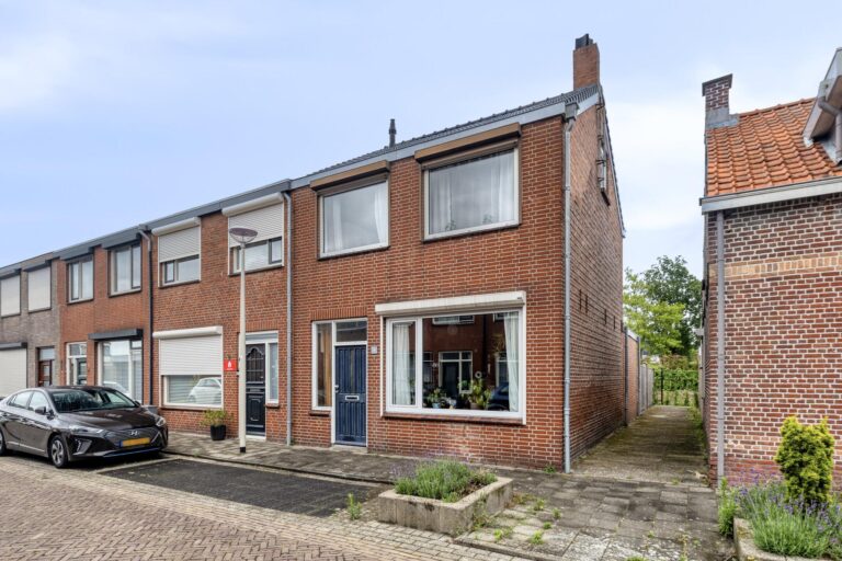 Leeuwstraat 11 Halsteren – Hoofdfoto